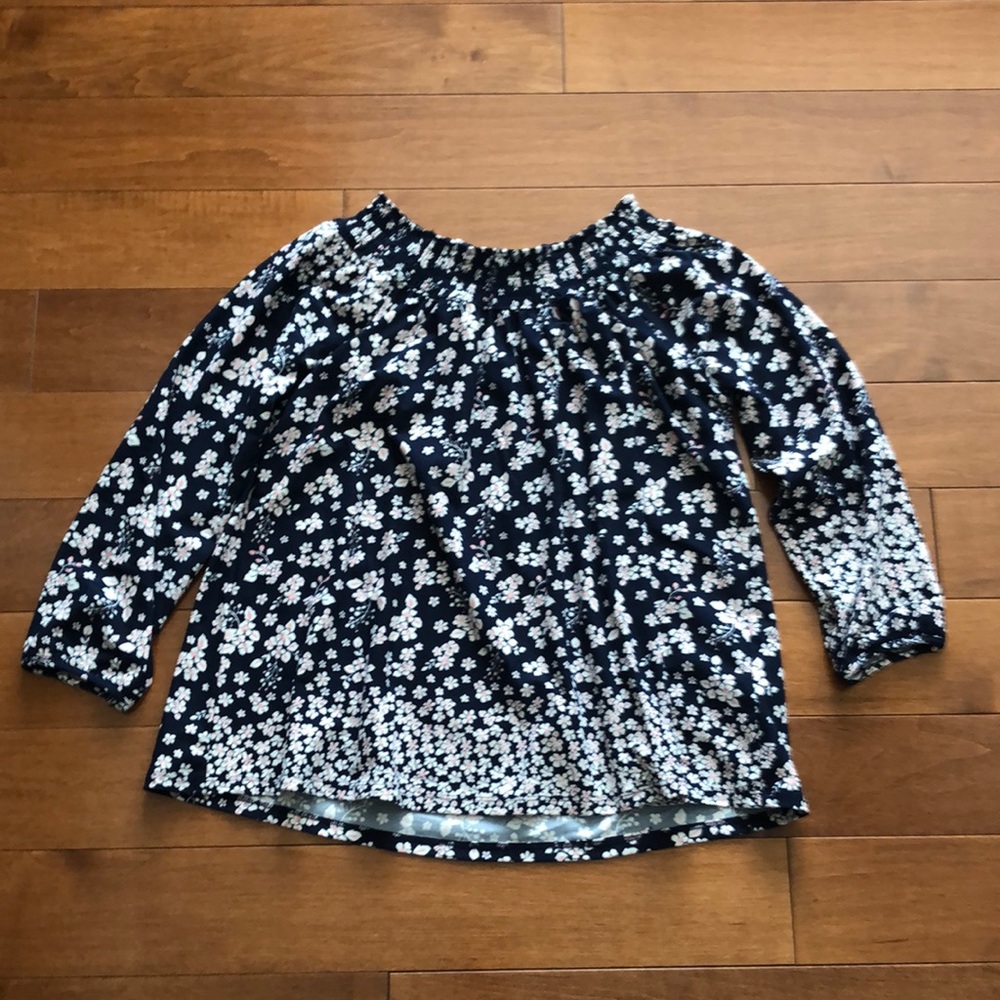 3/4 sleeve floral top.